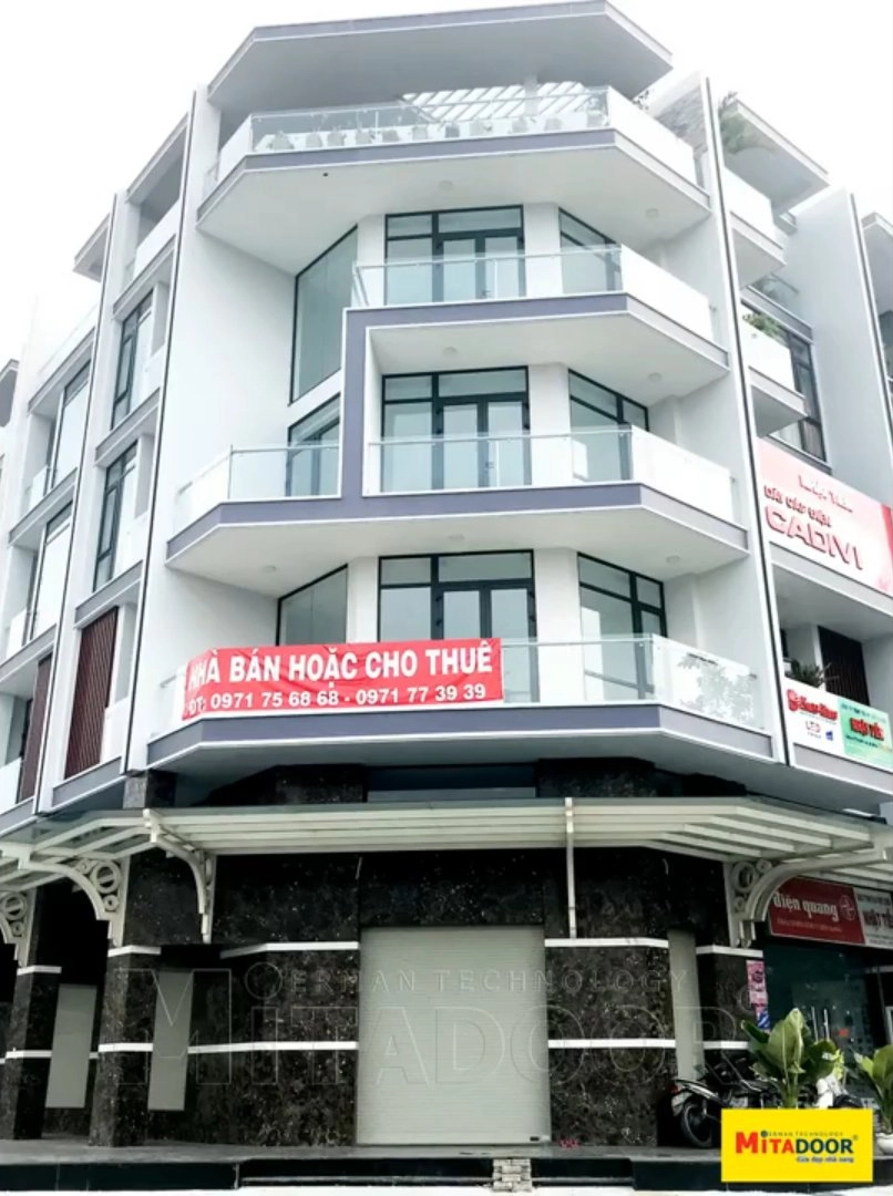 Công trình lựa chọn cửa cuốn Mitadoor - Sự kết hợp hoàn hảo giữa vẻ đẹp sang trọng và công nghệ vận hành hiện đại