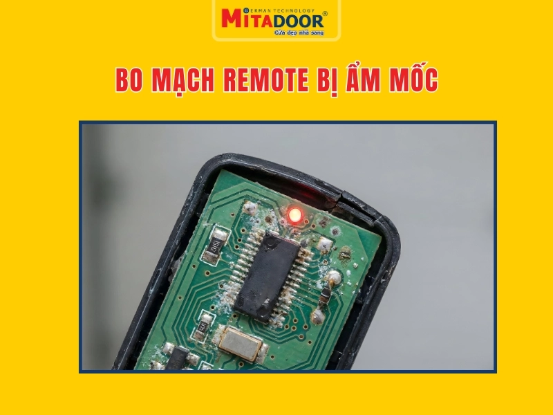 Bo mạch cửa cuốn bị ấm mốc