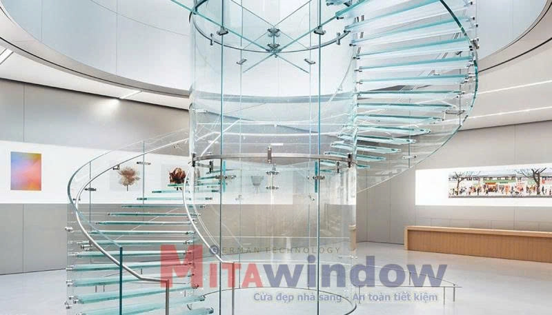 Cầu thang kính cường lực có độ bền cao, không vỡ khi bị va đập mạnh, có khả năng chịu nhiệt, chịu lực tốt