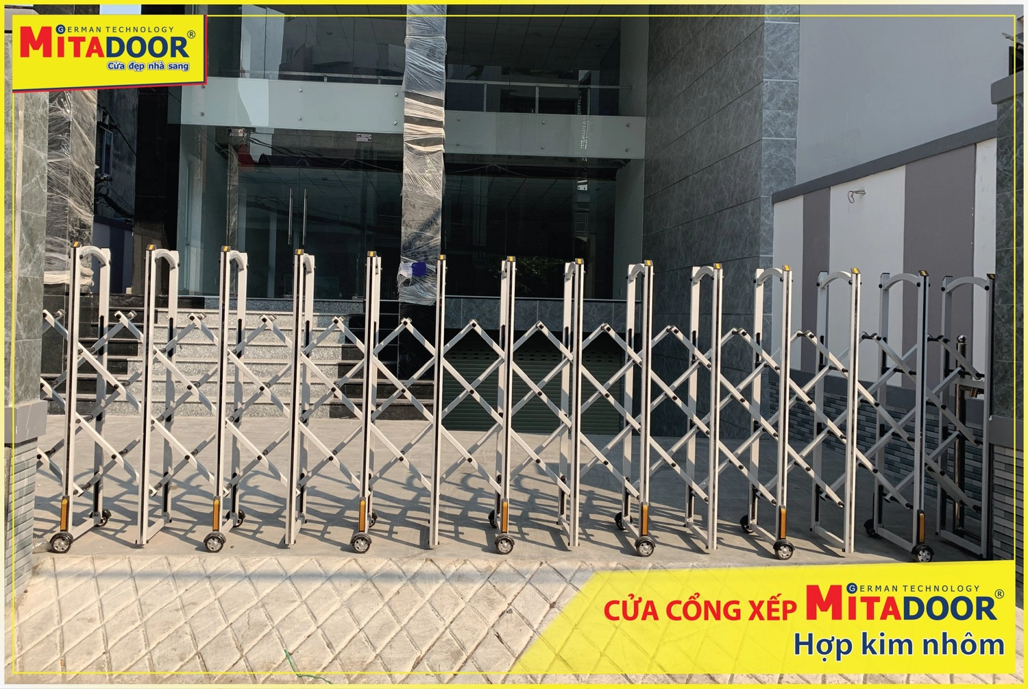 Cửa cổng xếp hợp kim nh&ocirc;m Mitadoor được nhiều doanh nghiệp hiện nay lựa chọn
