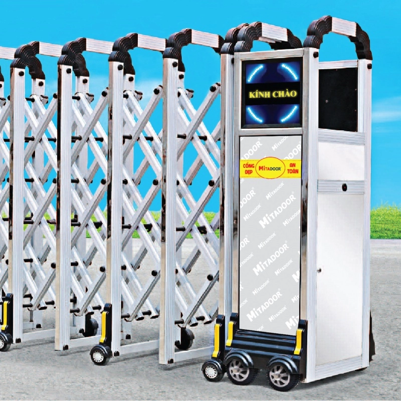 Chi tiết khung th&acirc;n vững chắc v&agrave; b&aacute;nh xe chịu lực tr&ecirc;n d&ograve;ng cửa cổng xếp hợp kim nh&ocirc;m cao cấp từ thương hiệu Mitadoor