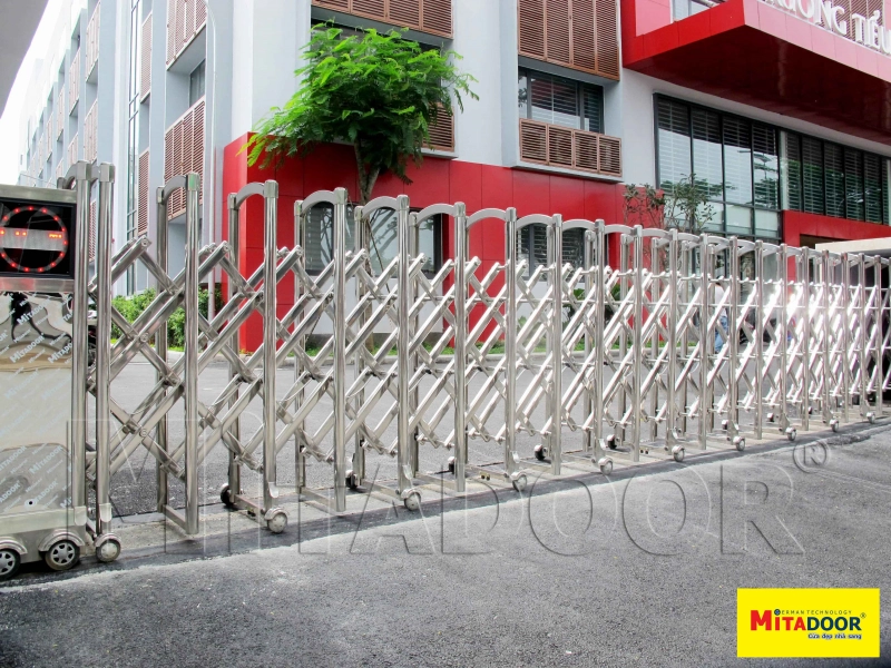 Cửa cổng xếp Mitadoor thẩm mỹ, bền bỉ, an toàn