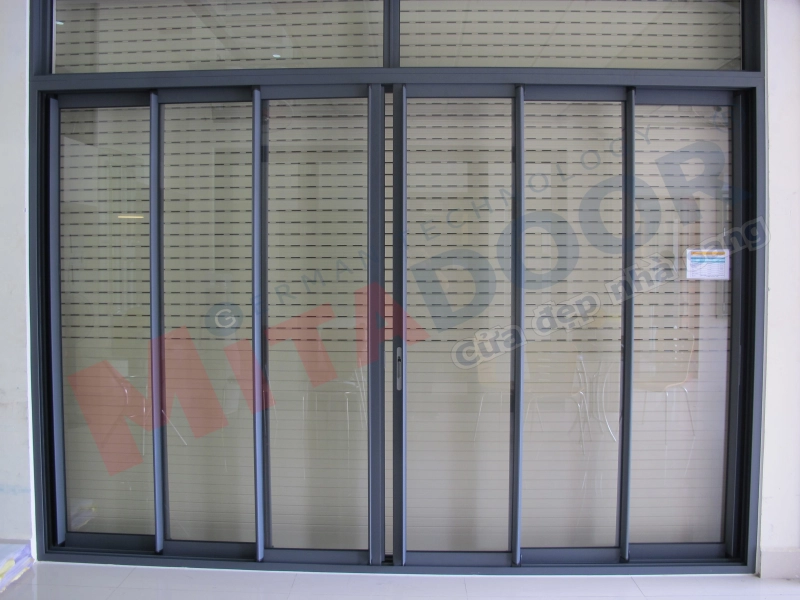 Cửa đi mở lùa Mitadoor ST96 - 3 ray với thiết kế tinh tế giúp tiết kiệm tối đa không gian
