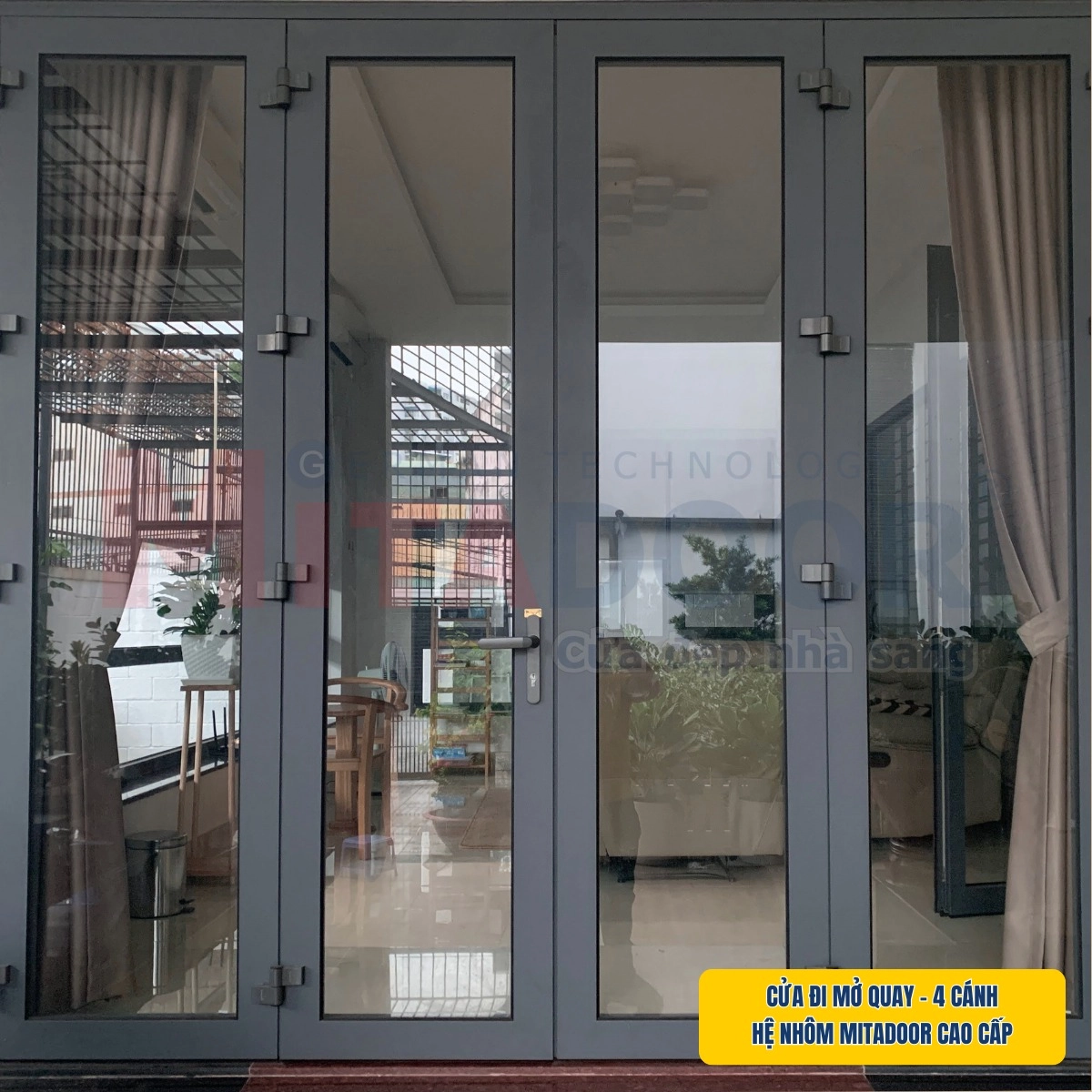 Cửa đi mở quay hệ nhôm Mitadoor cao cấp - 4 cánh có khả năng cách âm, cách nhiệt và chống thấm tốt