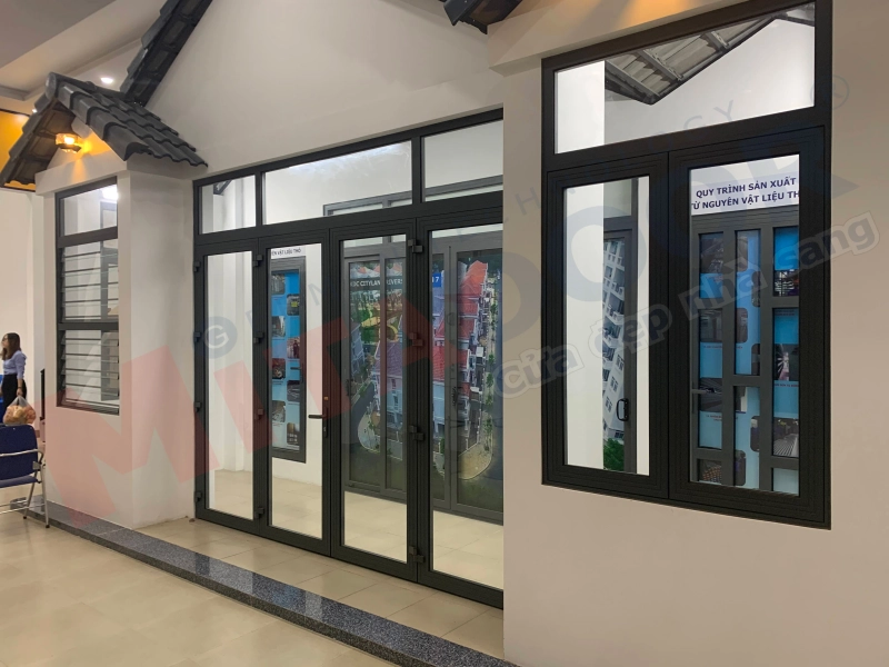 Cửa đi mở quay hệ nhôm Mitadoor DP chất lượng với giá siêu cạnh tranh