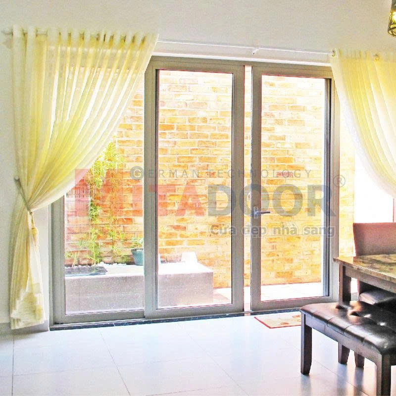 Cửa đi nhôm kính mở lùa - hệ nhôm Châu Âu ST95 với 3 ray thiết kế tinh tế, tối ưu diện tích