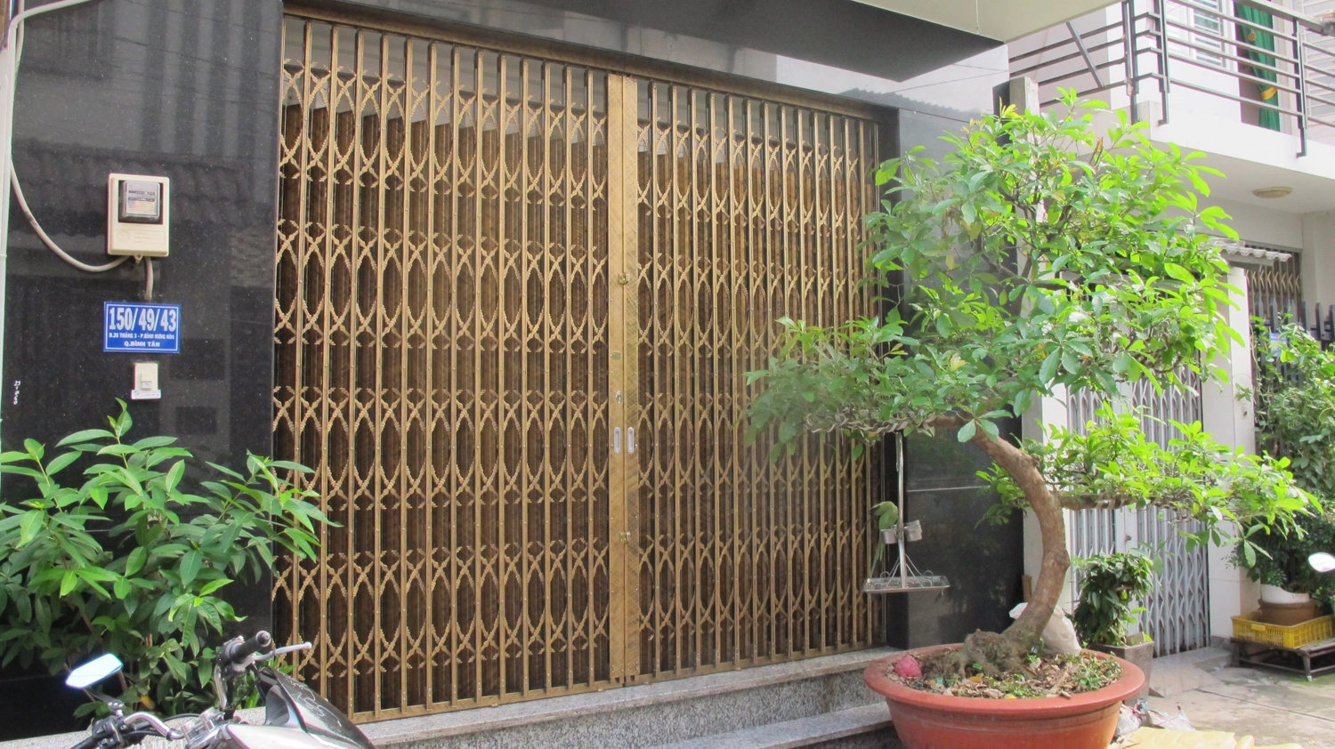 Cửa k&eacute;o hoa văn cổ S9 c&oacute; l&aacute;