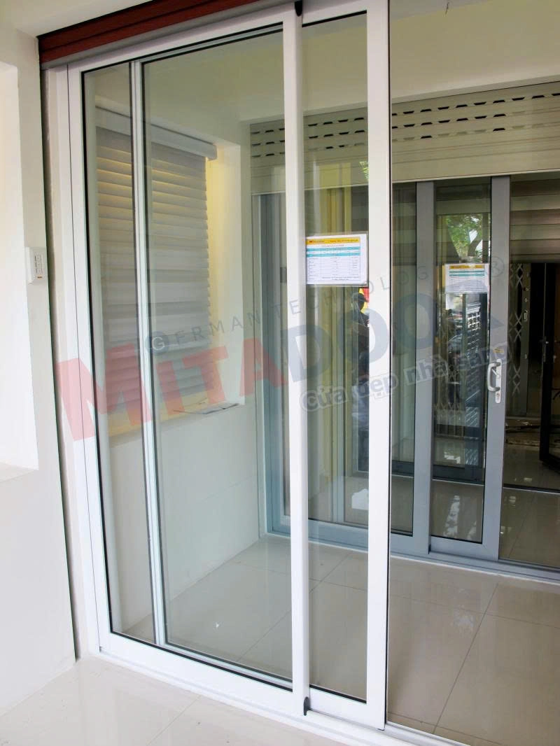Cửa lùa 2 ray ST96 phủ lớp sơn tĩnh điện cao cấp, giúp giữ màu bền lâu trước mọi tác động của thời tiết