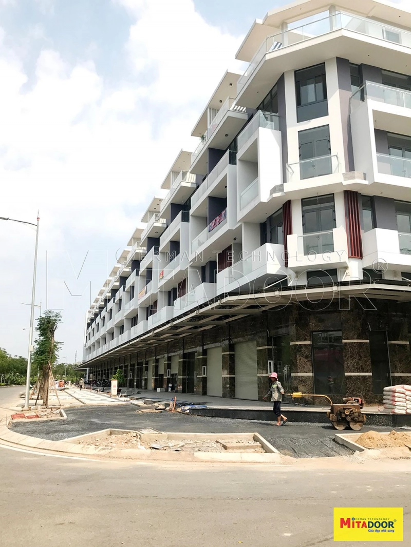 Cửa Mitadoor ch&iacute;nh h&atilde;ng: Hệ sinh th&aacute;i cửa cuốn, nh&ocirc;m k&iacute;nh đồng bộ từ A-Z