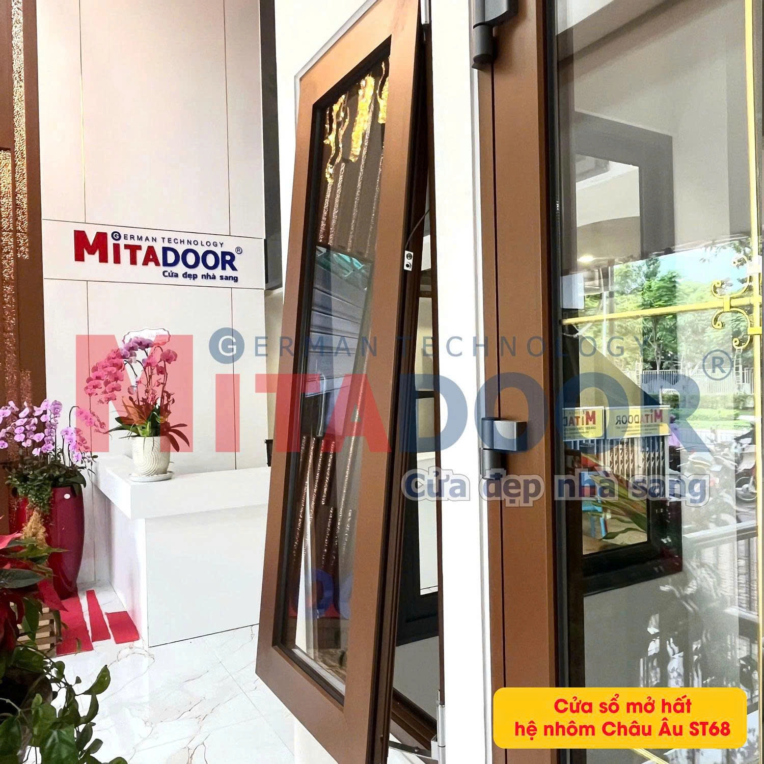Cửa sổ mở hất hệ nhôm Châu Âu ST 68 Mitadoor thiết kế tiện nghi, giúp lấy gió hiệu quả và không bị nước mưa tạt vào trong