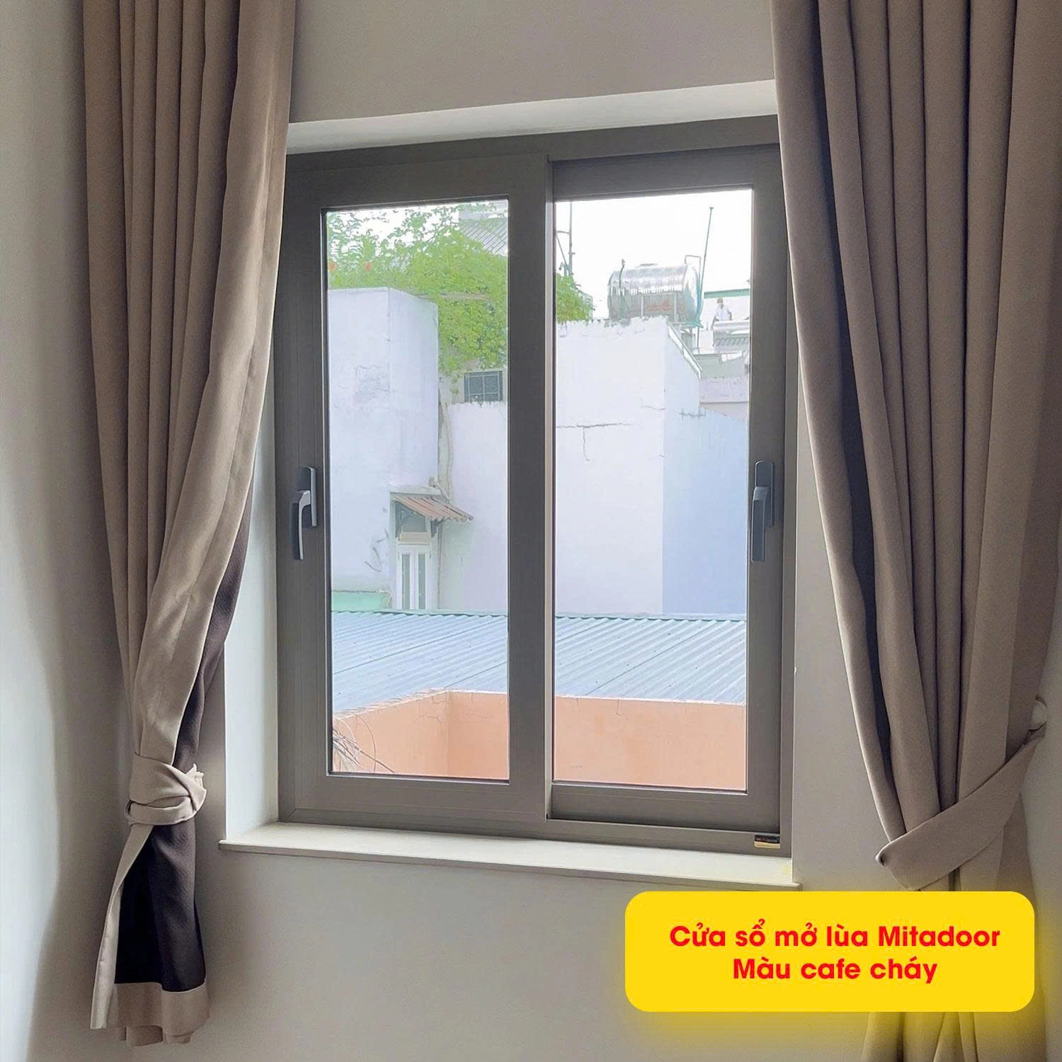 Cửa sổ mở lùa nhôm kính Mitadoor màu cafe cháy hiện đại, vận hành êm ái