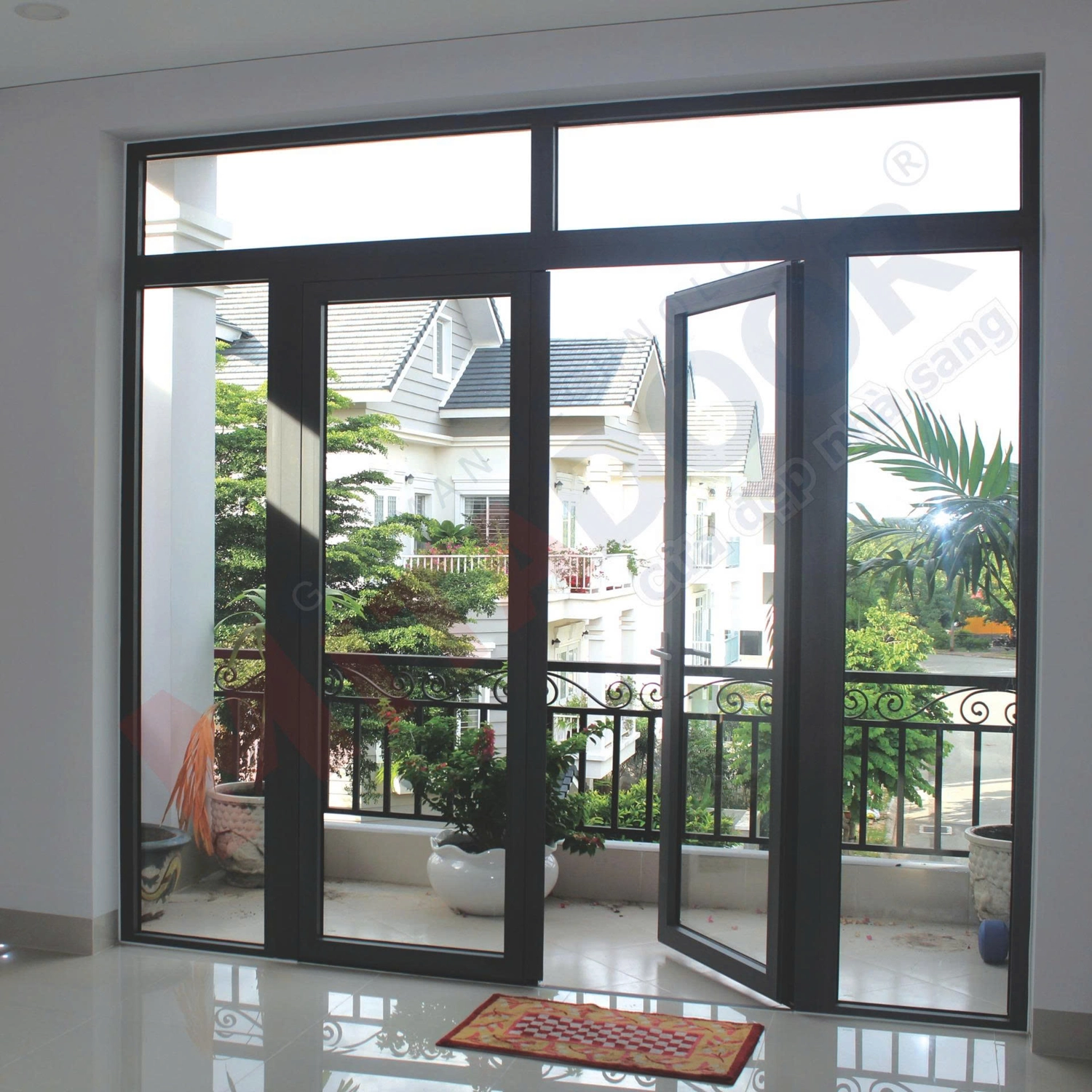 Cửa nhôm kính 4 cánh mở quay thẩm mỹ, được nhiều chủ đầu tư lựa chọn hiện nay