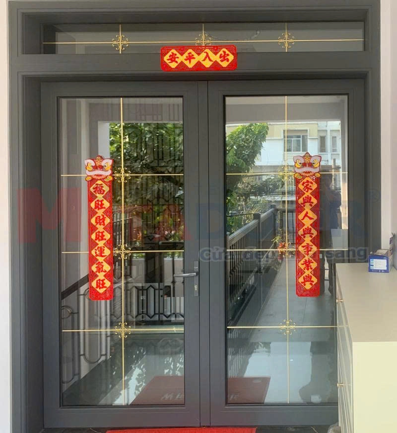 Cửa Super Mitadoor 210 với cấu tr&uacute;c profile nh&ocirc;m c&oacute; nhiều khoang rỗng nhỏ gi&uacute;p cản trở hiệu quả sự truyền &acirc;m v&agrave; truyền nhiệt