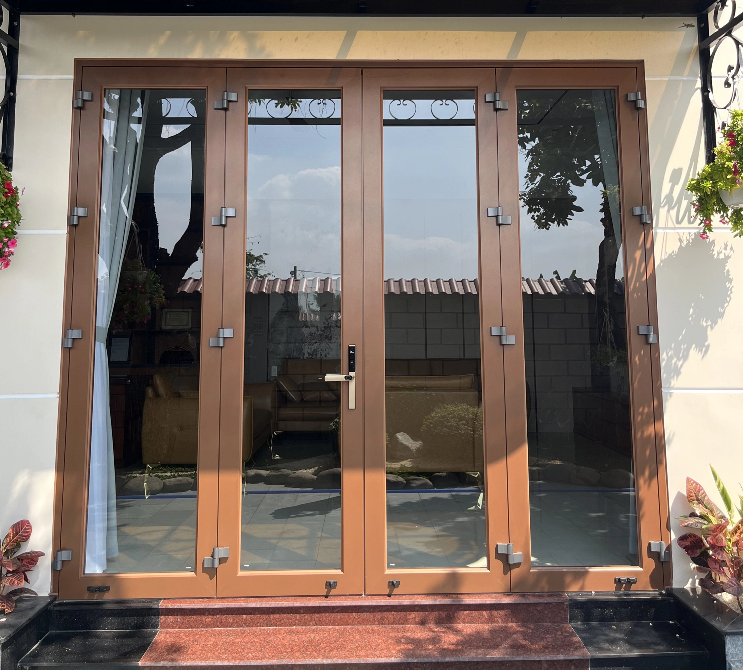 Lớp sơn tĩnh điện cao cấp bền m&agrave;u, l&acirc;u phai, kh&oacute; bong tr&oacute;c trước thời tiết thay đổi thất thường
