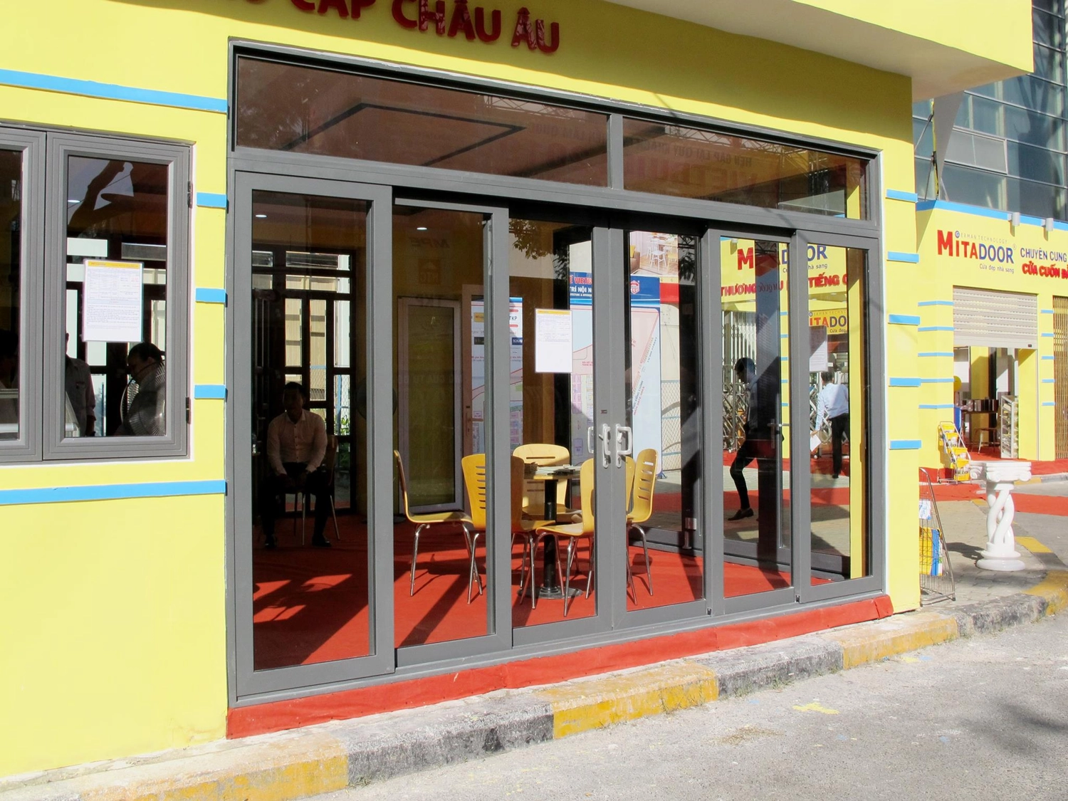 Cửa nhôm kính Mitadoor kiến tạo không gian đẳng cấp, vững chãi với thời gian