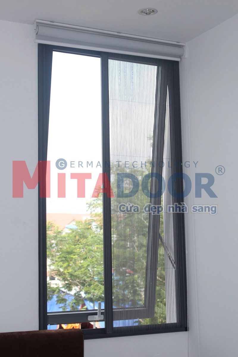 Cửa sổ mở hất hệ nhôm Mitadoor DP cách âm, cách nhiệt và tránh mưa tạt hiệu quả