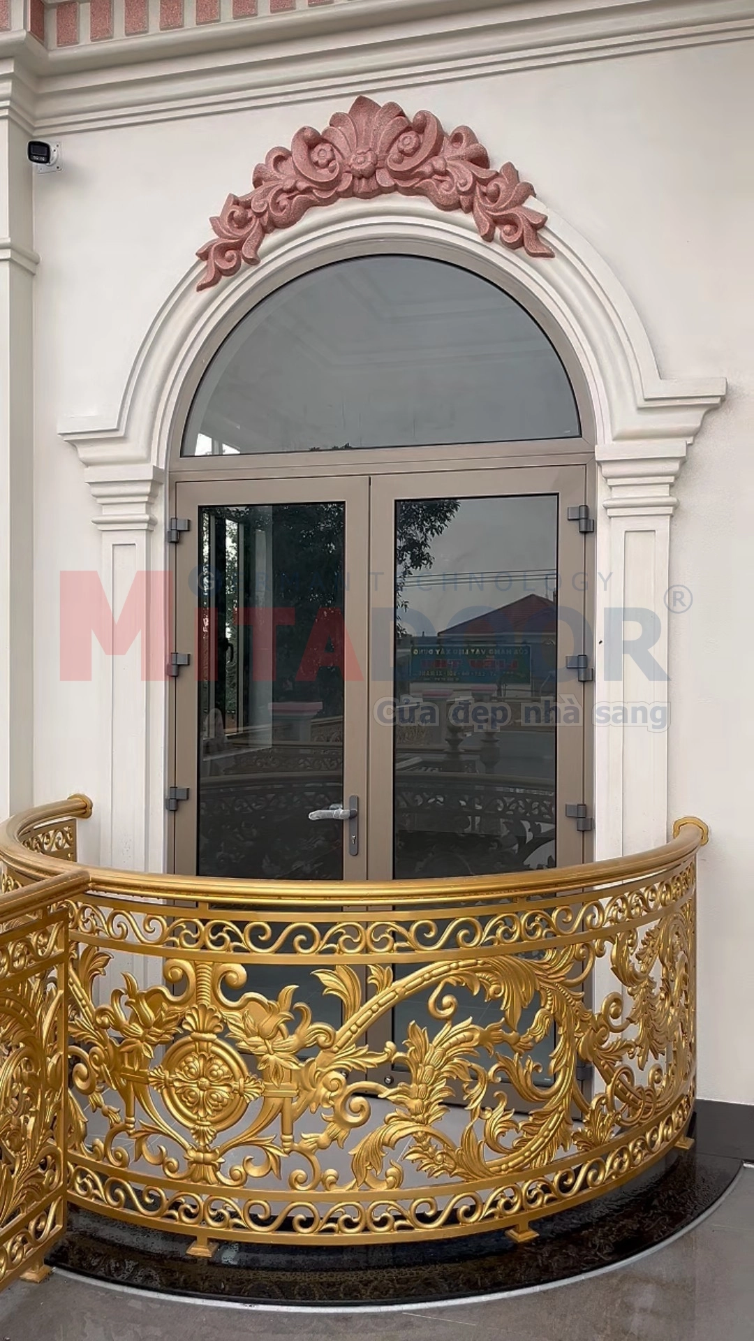 Cửa đi mở quay Mitadoor sang trọng, cách âm, cách nhiệt và chống thấm hiệu quả