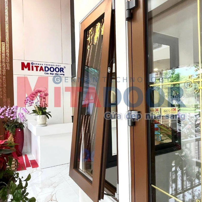 Cửa sổ mở hất Mitadoor hệ nhôm Châu Âu ST68 sang trọng, chuẩn phong thủy