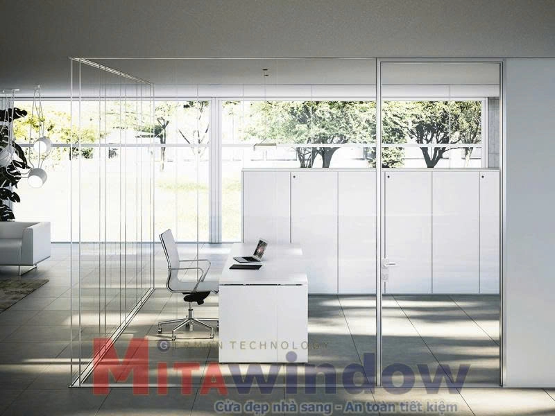 Kính đơn Mitadoor là sản phẩm sơ cấp của quá trình sản xuất kính không quá trình tôi nhiệt hay ghép màng, tạo mờ, trang trí hoa văn