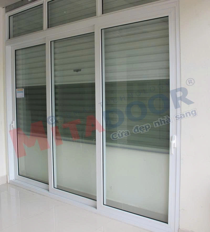 Cửa lùa 3 ray hệ ST95 đóng mở êm nhe, chống rung giật