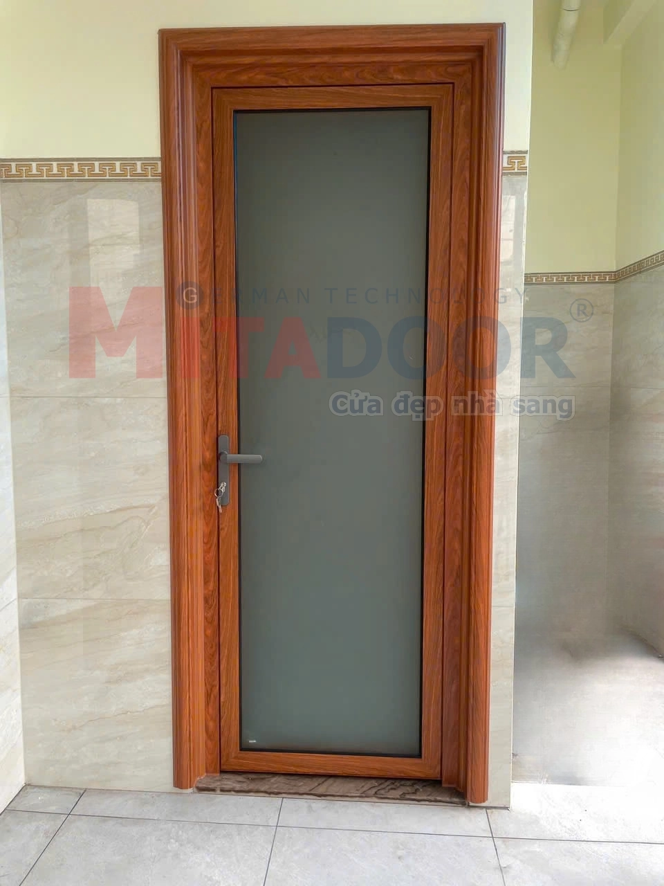 Cửa nhôm kính nhà vệ sinh thương hiệu Mitadoor cách âm, cách nhiệt và chống thấm hiệu quả - Là sản phẩm được nhiều chủ đầu tư ưa chuộng hiện nay
