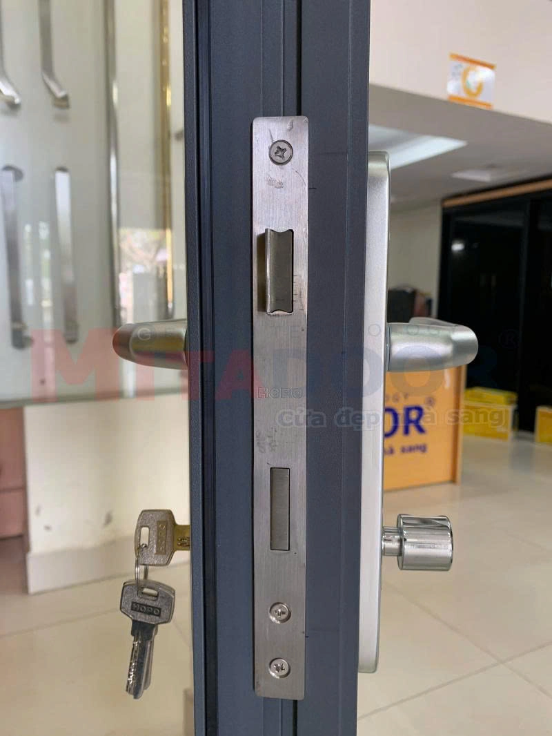 Ổ khóa cửa đi xếp trượt Mitadoor thiết kế hiện đại, tiện lợi và đảm bảo an toàn