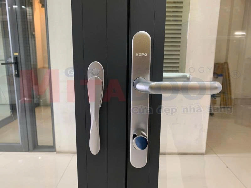 Tay khóa cửa đi xếp trượt của Mitadoor chính hãng, chất lượng