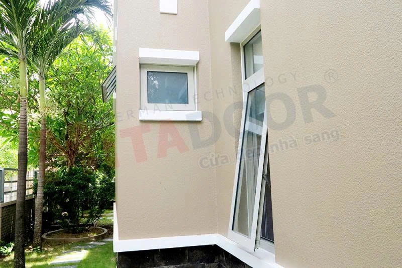 Cửa sổ mở hất hệ nhôm Mitadoor cao cấp, tiện nghi, vận hành êm ái