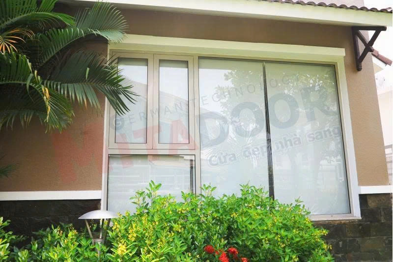 Cửa sổ mở quay hệ nh&ocirc;m cao cấp Mitadoor c&oacute; kết cấu vững chắc kết hợp c&ugrave;ng hệ phụ kiện đồng bộ gi&uacute;p n&acirc;ng cao tuổi thọ sản phẩm