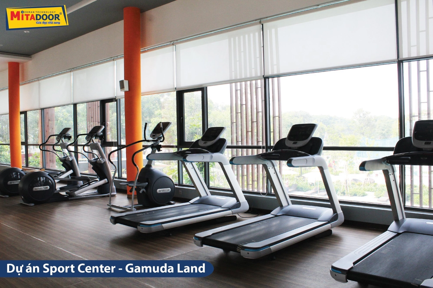 Vách kính cường lực Mitadoor thẩm mỹ, đảm bảo an toàn