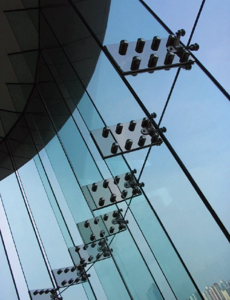 Hệ mặt dựng kính Spider Mitadoor tạo tầm nhìn bao quát cho các công trình cần trưng bày sản phẩm