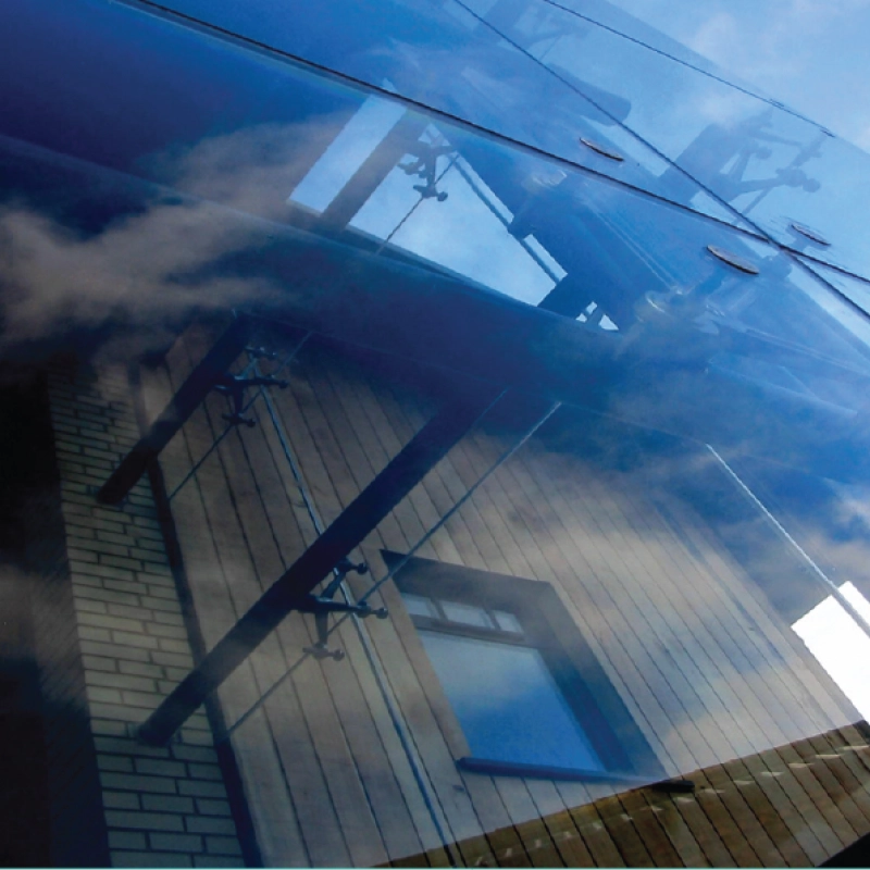 Hệ mặt dựng kính Spider tạo độ thông thoáng, tầm nhìn tối đa hơn so với các hệ mặt dựng khác, có thể ứng dụng được nhiều dạng công trình khác nhau