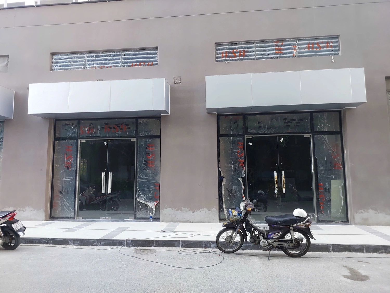 Công dụng của hộp cửa cuốn đối với mặt tiền