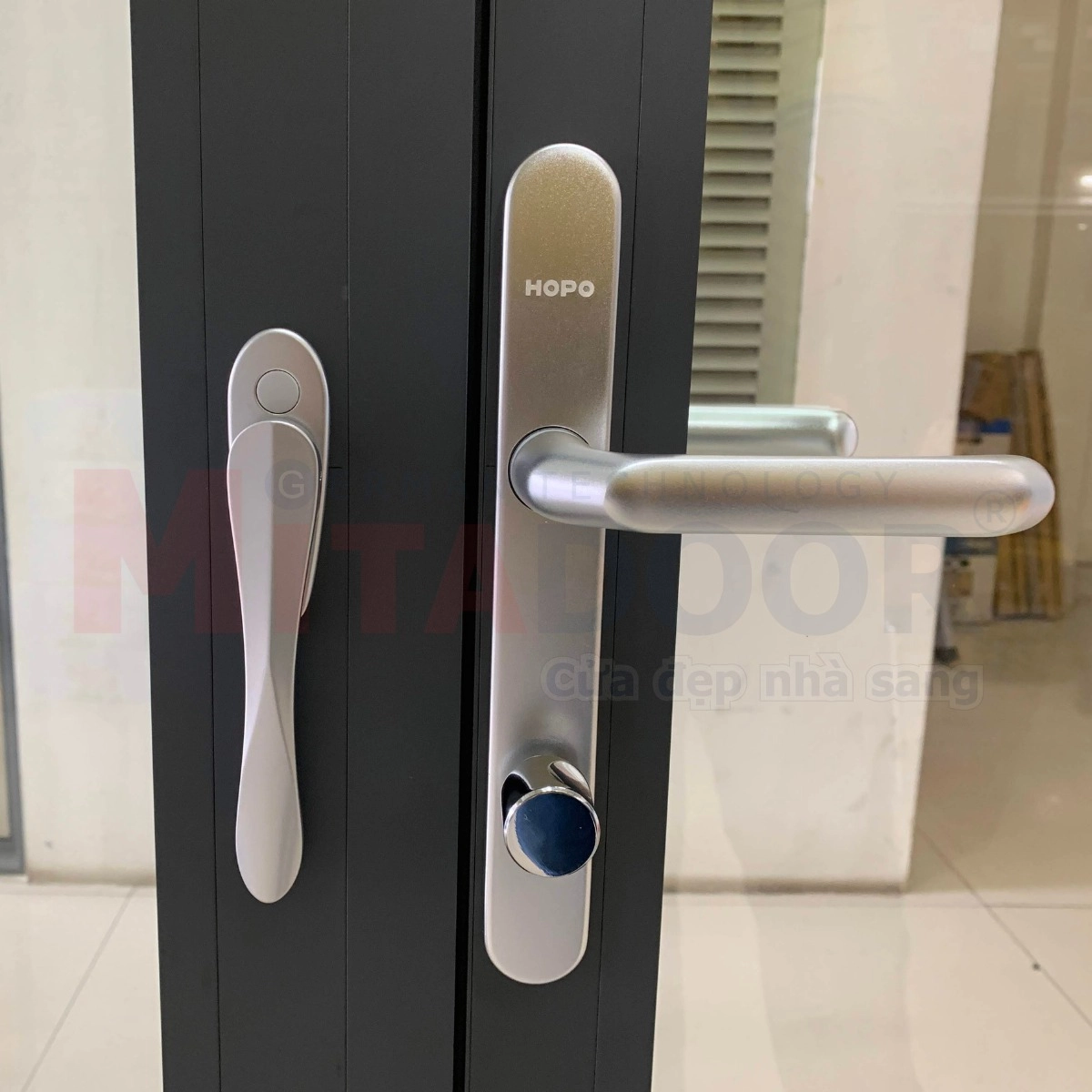 Tay nắm cửa phụ kiện Hopo do Mitadoor nhập khẩu