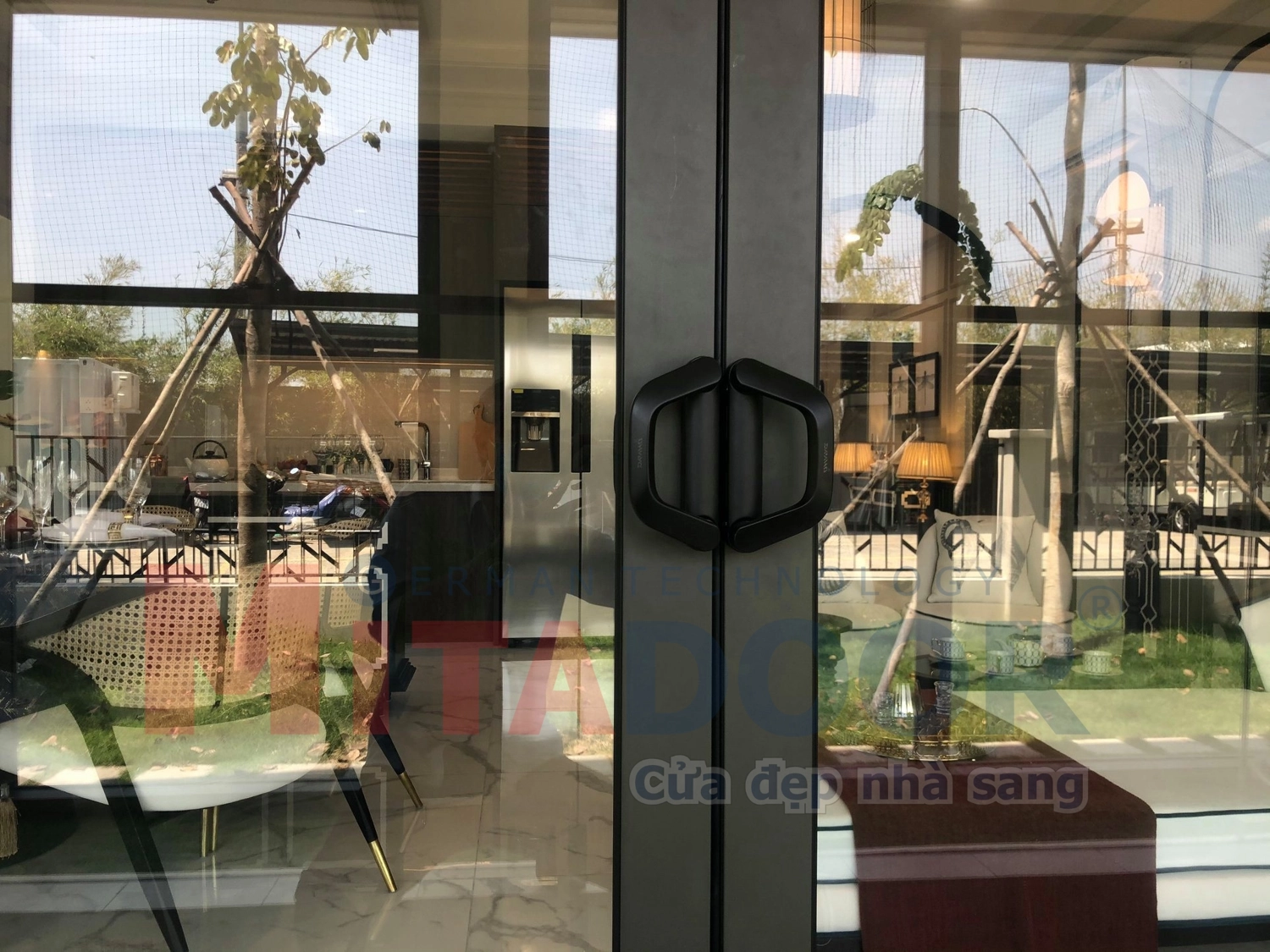 Chọn hệ phụ kiện đồng bộ với cửa nhôm kính góp phần đảm bảo thẩm mỹ cho công trình