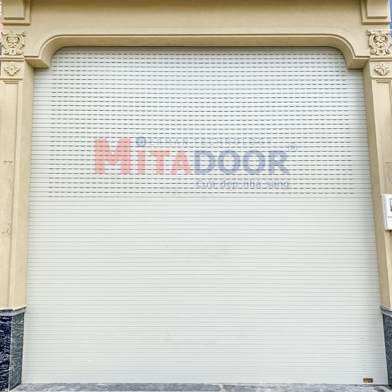 Cửa cuốn nh&ocirc;m khe tho&aacute;ng Mitadoor MT512 mang đến cảm gi&aacute;c chắc chắn v&agrave; an to&agrave;n vượt trội