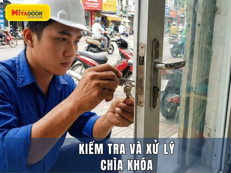 Gọi nhân viên kỹ thuật đến kiểm tra và xử lý chìa khóa khi có dấu hiệu hư hỏng