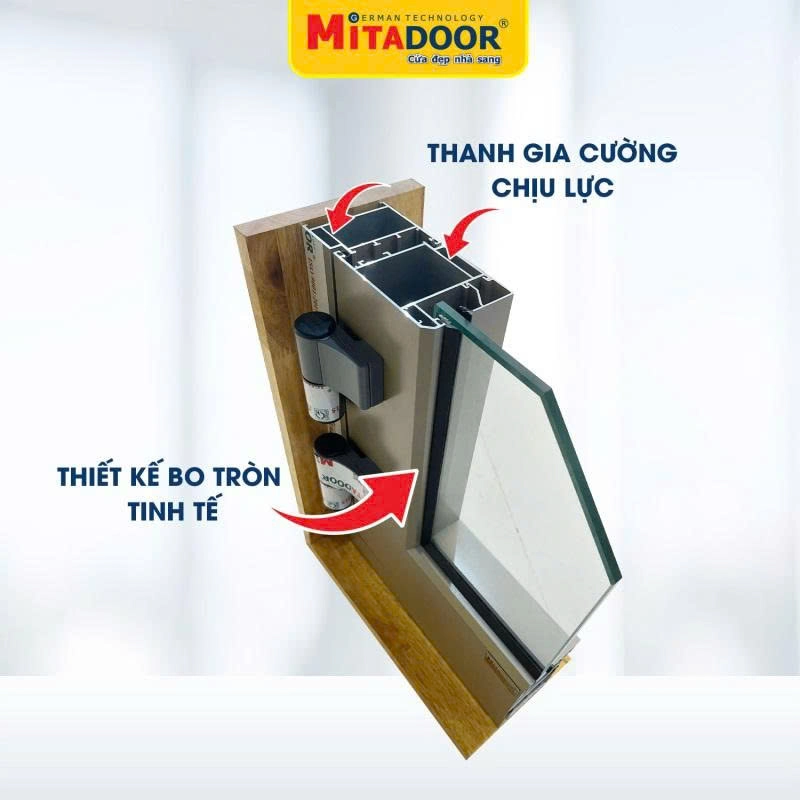 Cửa đi mở quay ST68 Mitadoor với profile nhôm chất lượng có tích hợp thanh gia cường chịu lực giúp cửa vận hành chắc chắn