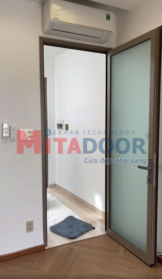 Cửa đi mở quay hệ nhôm Mitadoor cao cấp 1 cánh thẩm mỹ, tiện nghi với thiết kế tinh tế Cửa đi mở quay hệ nhôm Mitadoor cao cấp 1 cánh thẩm mỹ, tiện nghi với thiết kế tinh tế