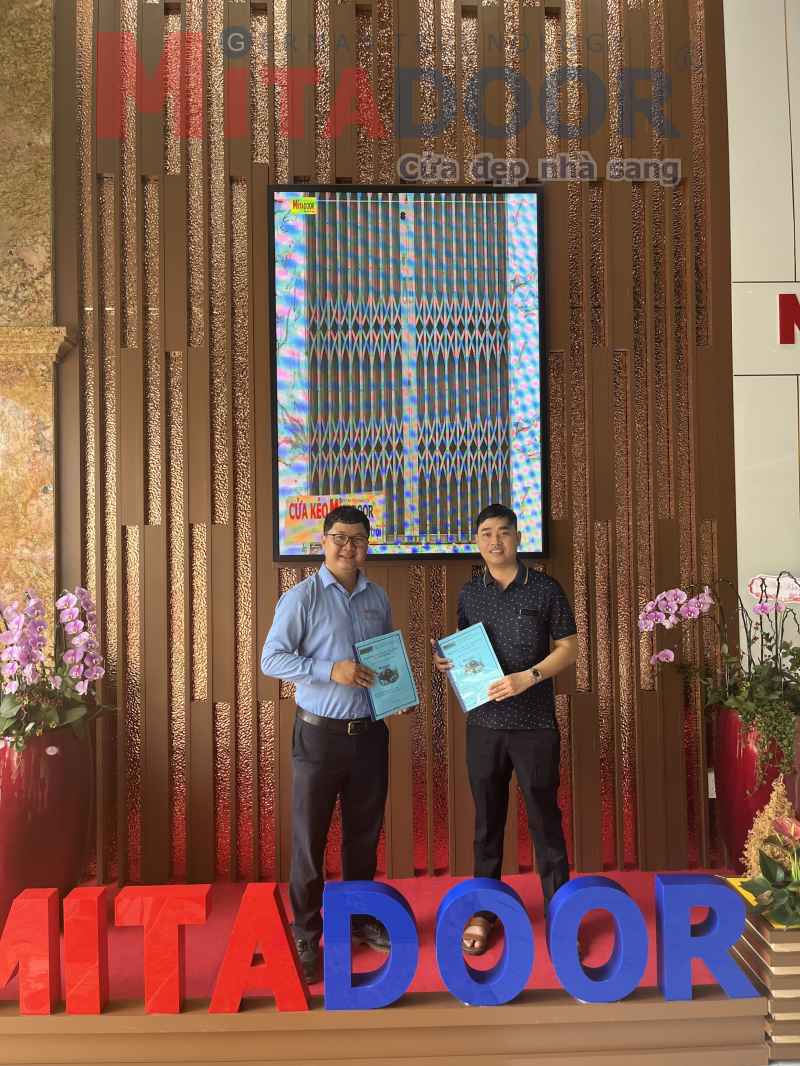 Anh Quang hài lòng và tin tưởng ký hợp đồng lựa chọn sản phẩm cửa Mitadoor Anh Quang hài lòng và tin tưởng ký hợp đồng lựa chọn sản phẩm cửa Mitadoor