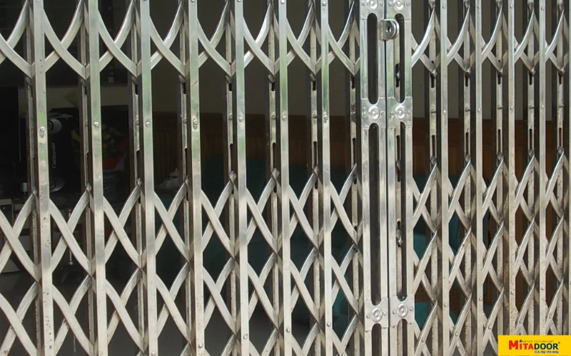 Cửa k&eacute;o inox 304