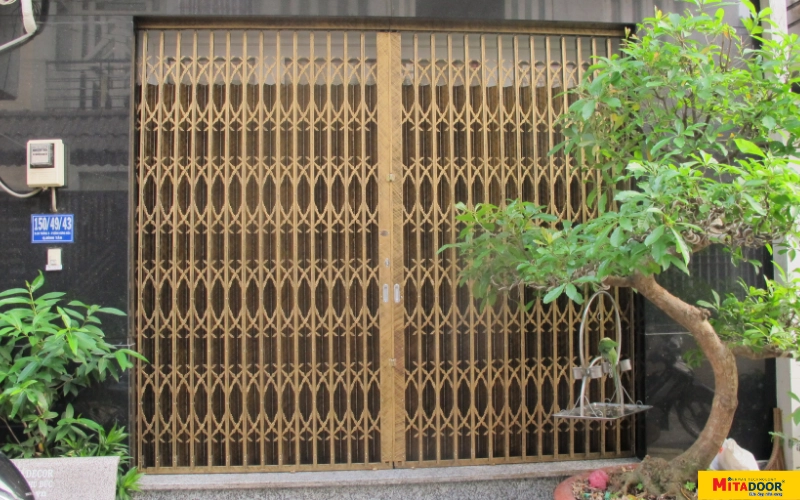 Cửa k&eacute;o hoa văn cổ S9