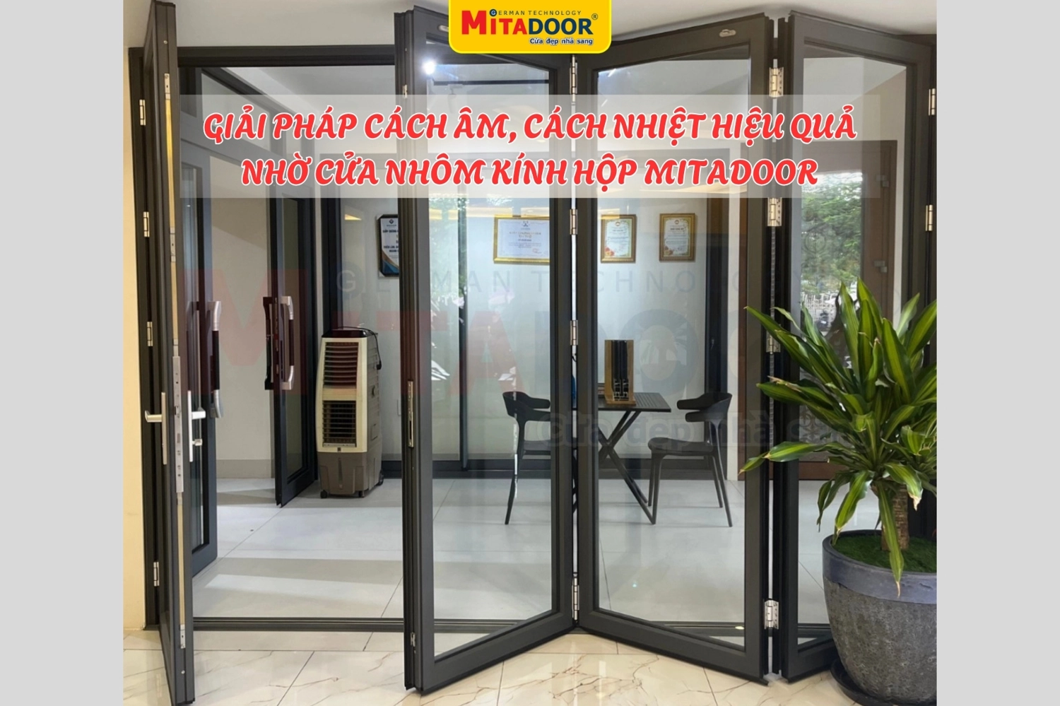 Cửa nhôm kính xếp trượt vận hành êm ái, sử dụng vật liệu kính hộp với khả năng cách âm, cách nhiệt vượt trội