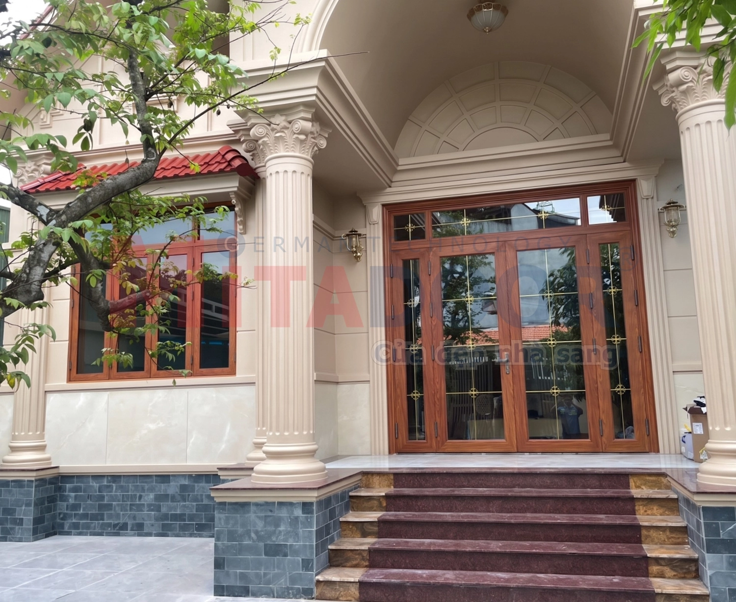 Cửa nhôm kính vân gỗ Mitadoor giúp nâng tầm giá trị không gian sống