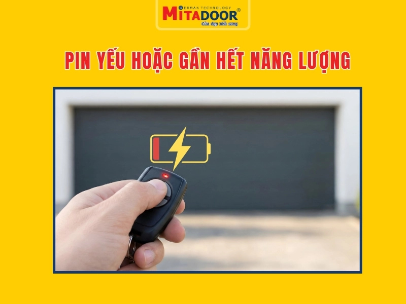 Pin remote cửa cuốn bị yếu hoặc hết năng lượng khiến cửa mở kh&ocirc;ng l&ecirc;n