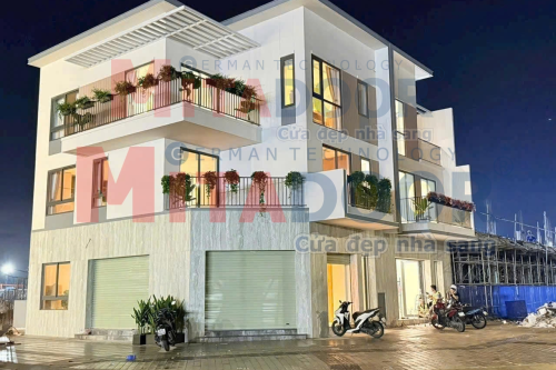 Cửa cuốn MẪU CỬA CUỐN ĐẸP CHO BIỆT THỰ NĂM 2026 - AN TOÀN, TIỆN NGHI VÀ SANG TRỌNG