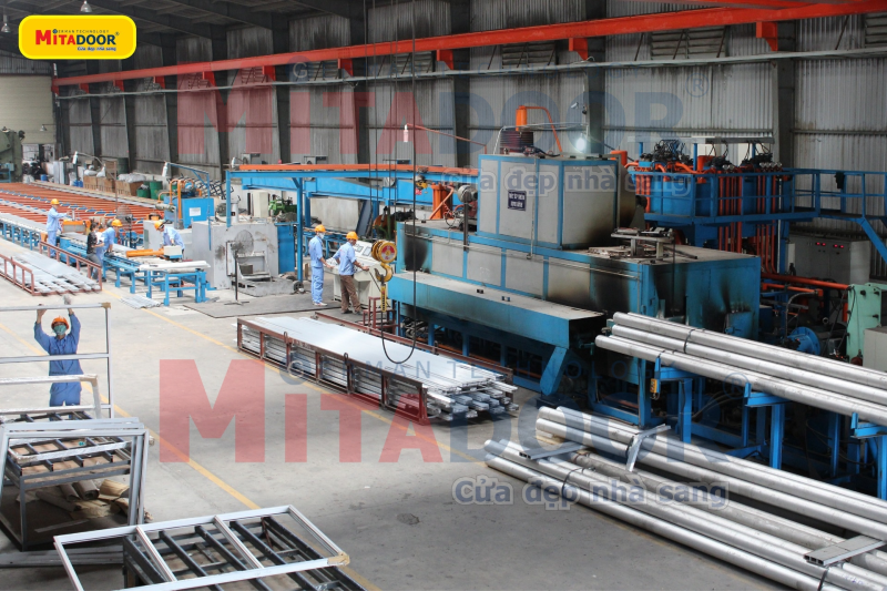 Dây chuyền sản xuất cửa tại nhà máy Mitadoor Dây chuyền sản xuất cửa tại nhà máy Mitadoor