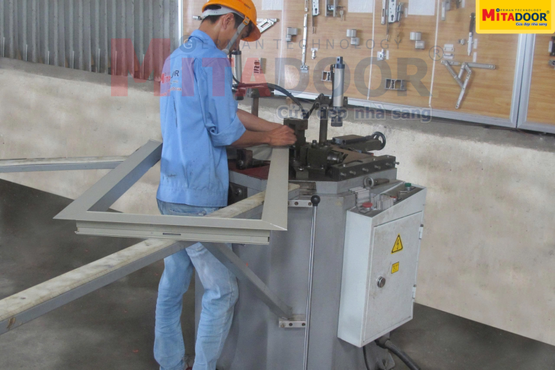 Ứng dụng công nghệ sản xuất hiện đại giúp nâng cao chất lượng sản phẩm, rút ngắn thời gian thi công so với sử dụng những công nghệ truyền thống có phần lỗi thời Ứng dụng công nghệ sản xuất hiện đại giúp nâng cao chất lượng sản phẩm, rút ngắn thời gian thi công so với sử dụng những công nghệ truyền thống có phần lỗi thời