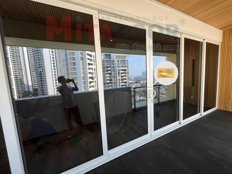 Cửa đi mở lùa hệ nhôm Châu Âu ST95 3 ray - 6 cánh thương hiệu Mitadoor Cửa đi mở lùa hệ nhôm Châu Âu ST95 3 ray - 6 cánh thương hiệu Mitadoor