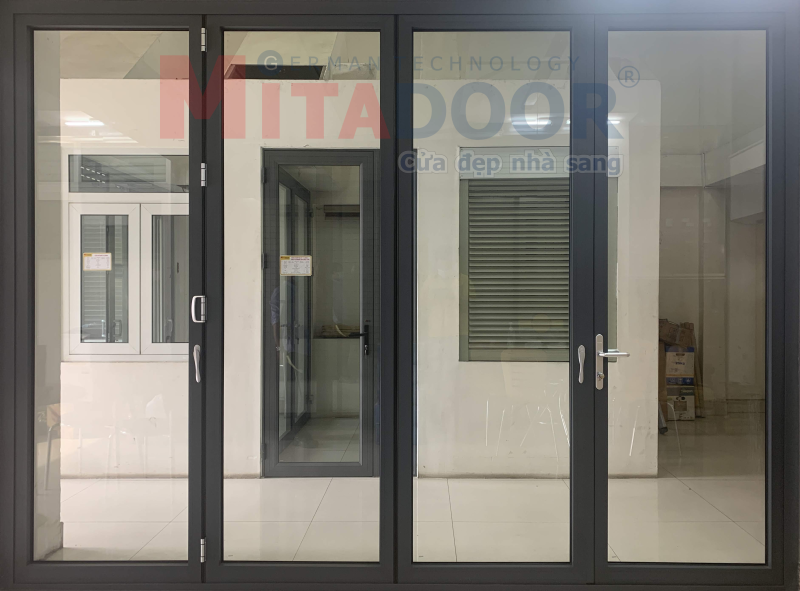 Chất liệu nhôm cao cấp kết hợp với công nghệ sơn tĩnh điện hiện đại Chất liệu nhôm cao cấp kết hợp với công nghệ sơn tĩnh điện hiện đại